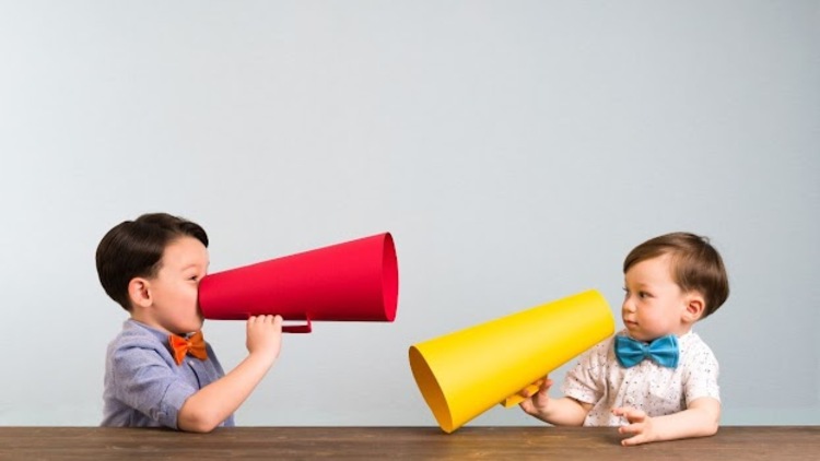 Những kỹ năng giao tiếp sớm của trẻ là gì?