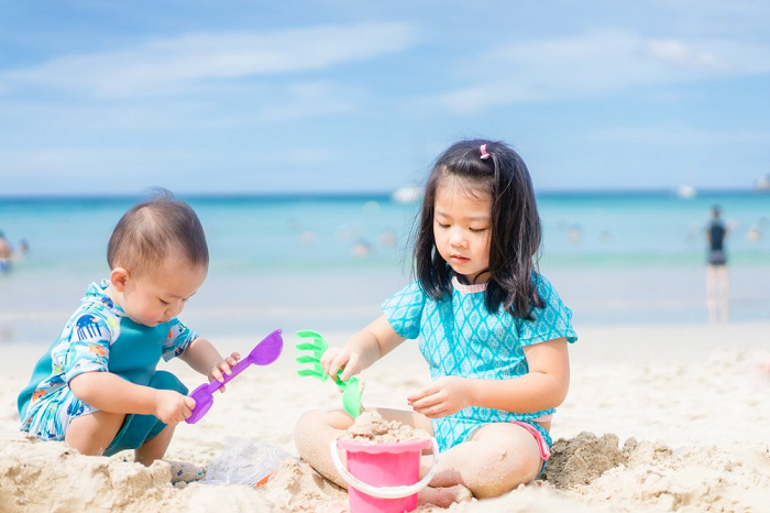 Top 5 lý do thuyết phục ba mẹ nên cho trẻ nghịch cát trong mùa hè này