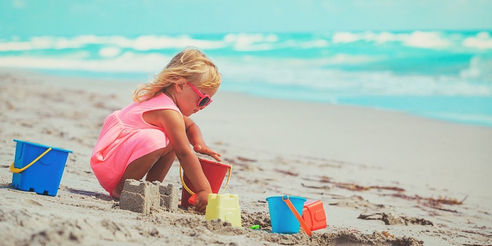 Top 5 lý do thuyết phục ba mẹ nên cho trẻ nghịch cát trong mùa hè này