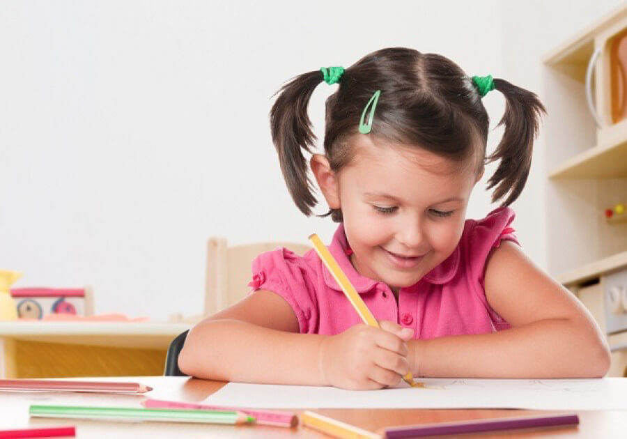 Các tiêu chí lựa chọn bàn học cho bé chuẩn bị vào lớp 1 ba mẹ nên biết